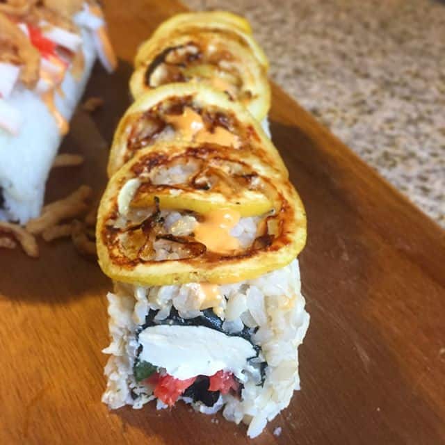 salmon sushi roll