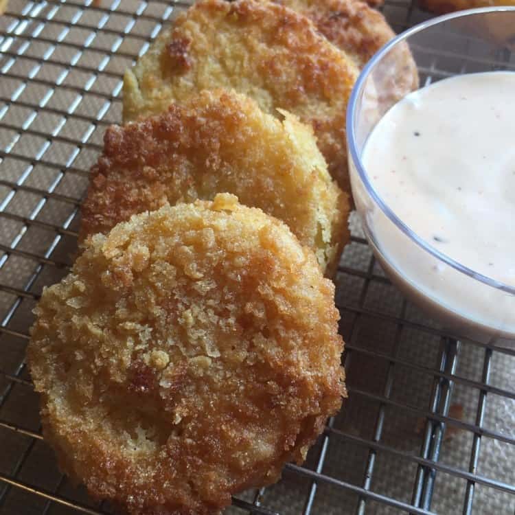 fried green tomatoes with sauce 