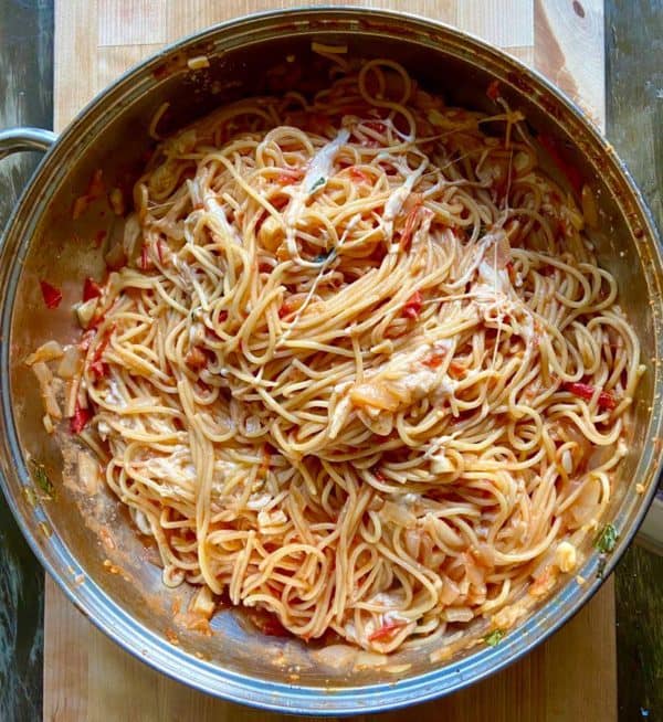Easy One Pot Garden Tomato Spaghetti - FlyPeachPie