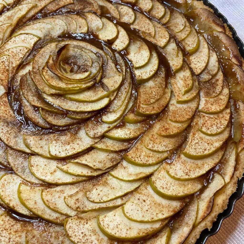 cinnamon caramel apple tart