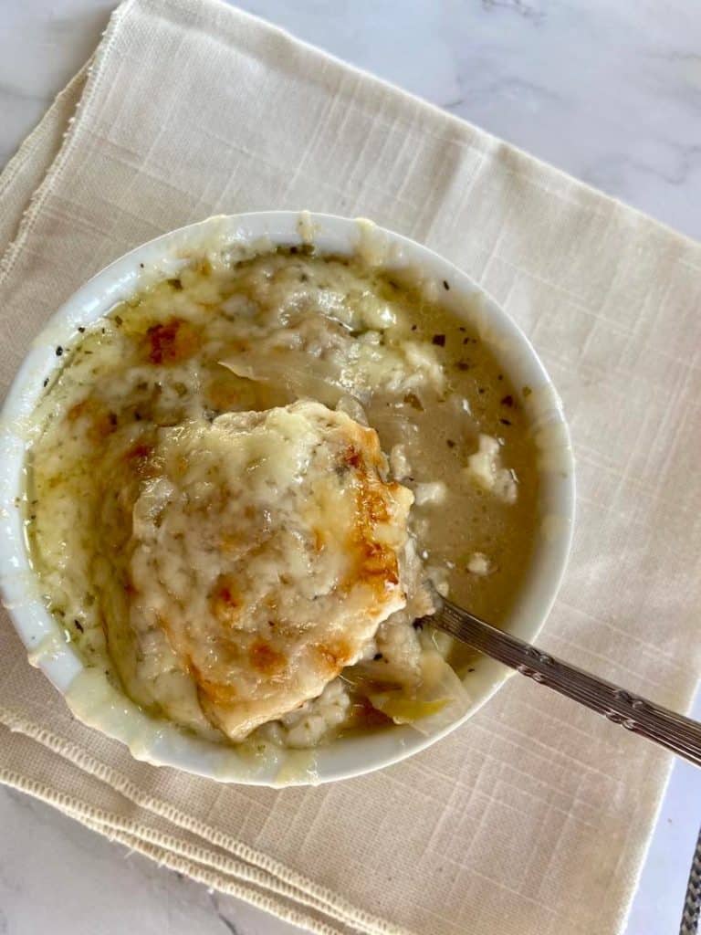 Instant Pot French Onion Soup - FlyPeachPie
