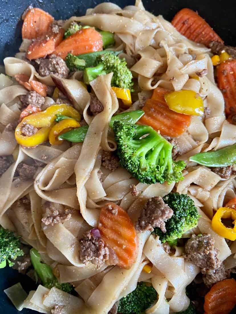 Beef and Vegetable Rice Noodles - FlyPeachPie