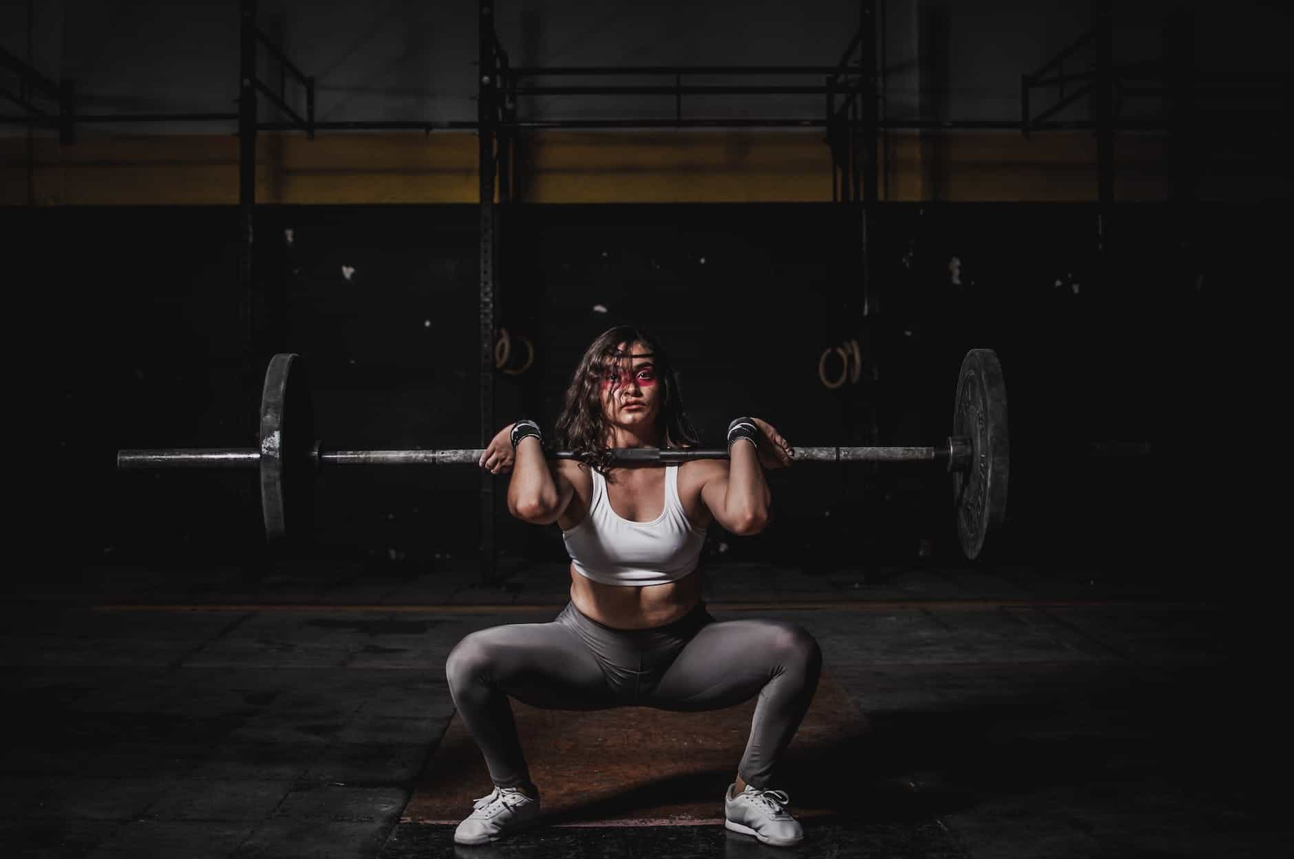 woman lifting barbell